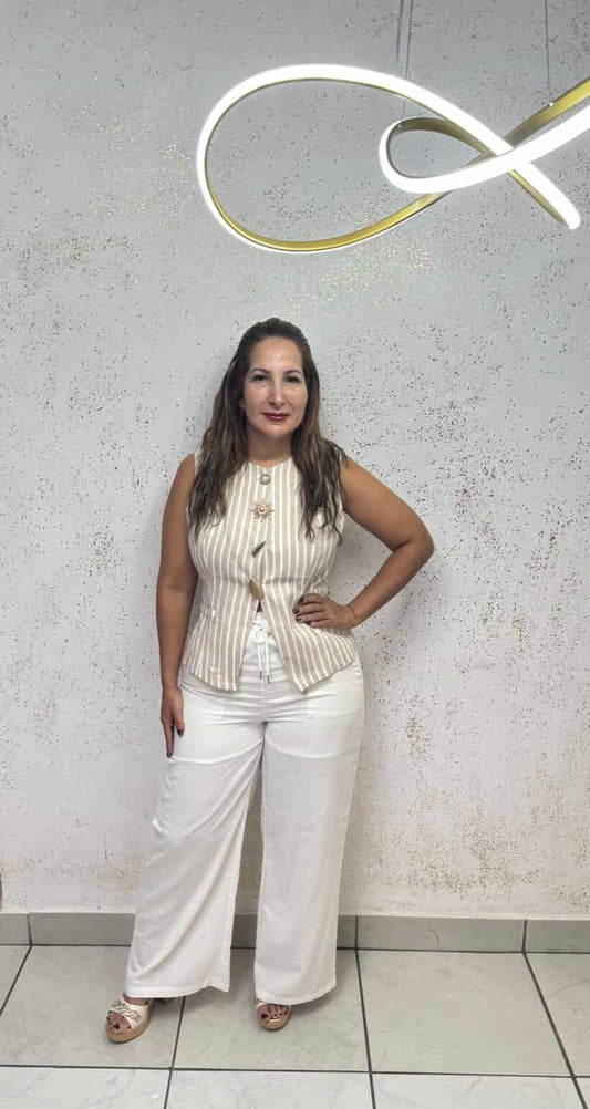 Effortless Elegance: Wide-Leg White Pants